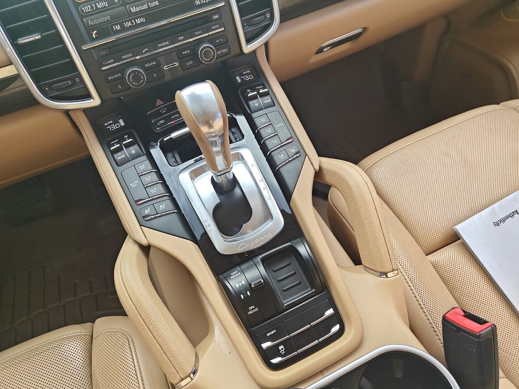 Used 2015 Porsche Cayenne Diesel w/ Premium Package image 27