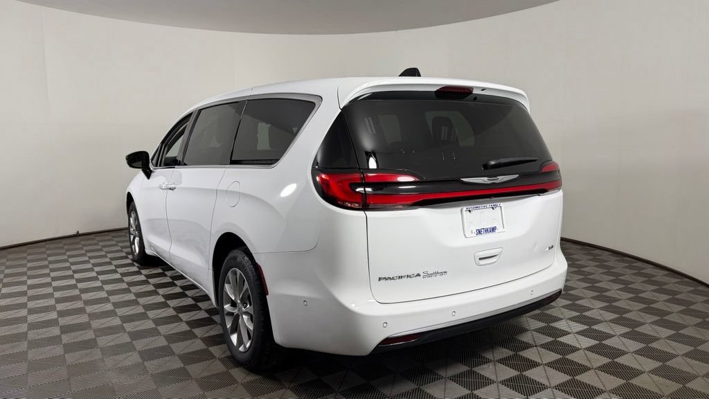 Used 2024 Chrysler Pacifica Touring-L AWD/4WD image 6