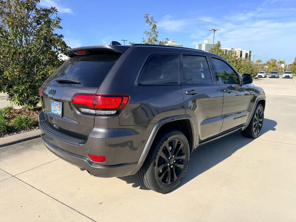 Used 2019 Jeep Grand Cherokee Altitude image 3