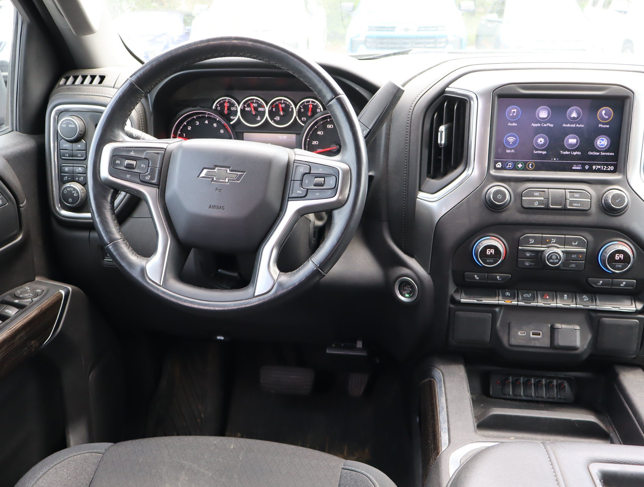 Used 2020 Chevrolet Silverado 1500 LT Trail Boss AWD/4WD image 15