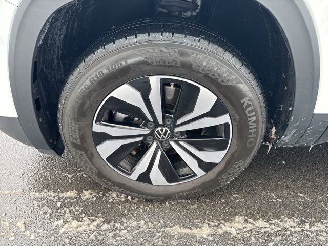 Used 2024 Volkswagen Atlas Cross Sport SE image 28