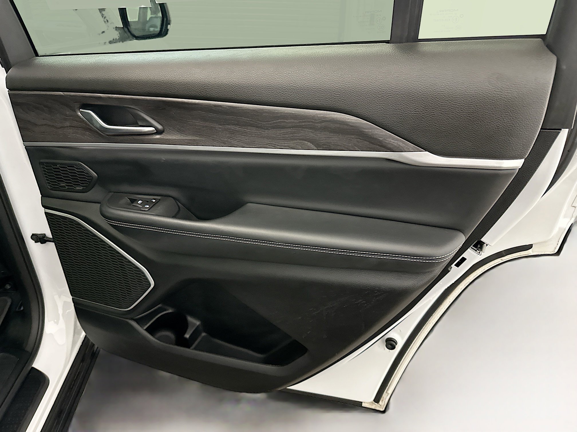 Used 2022 Jeep Grand Cherokee L Limited image 34