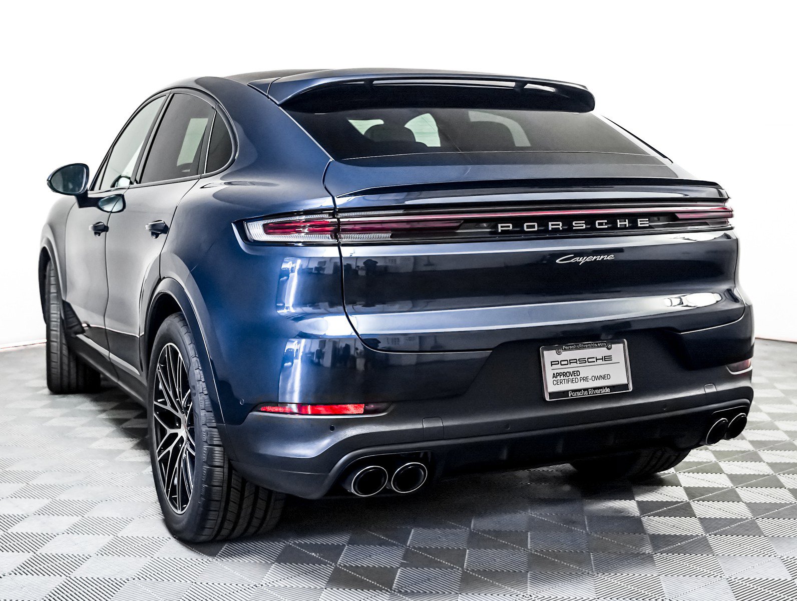 Used 2025 Porsche Cayenne Coupe image 3