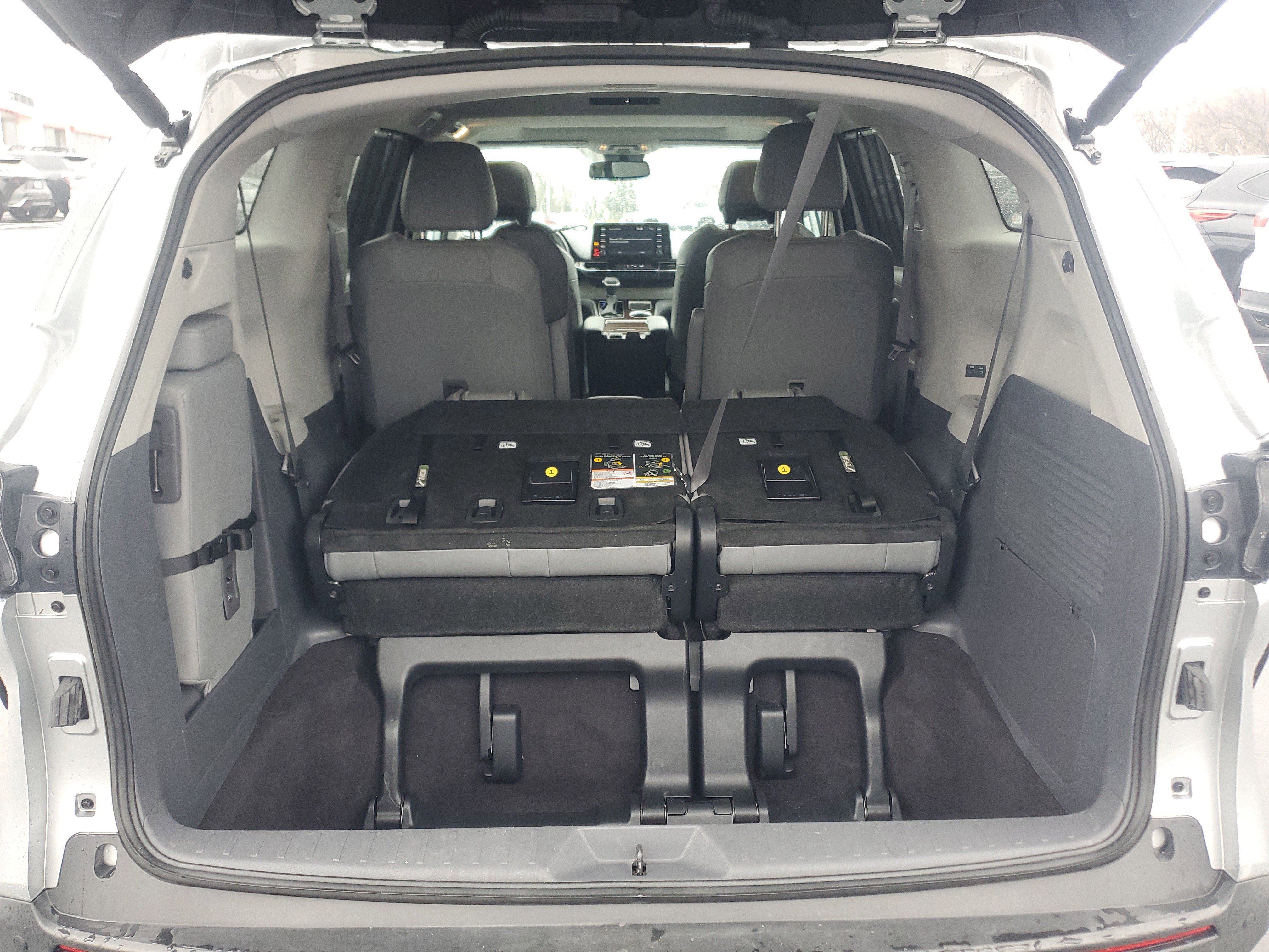 Certified 2024 Toyota Sienna XLE image 8