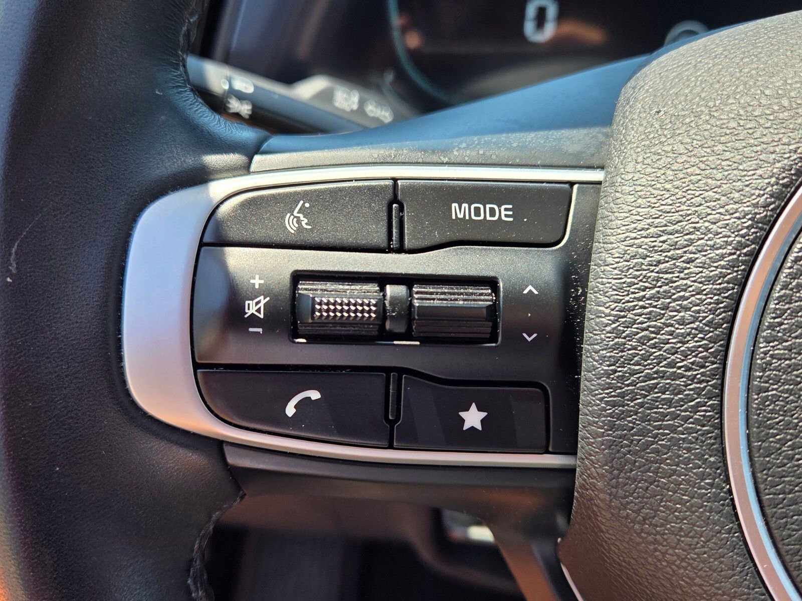 Used 2025 Kia Sportage EX FWD image 26