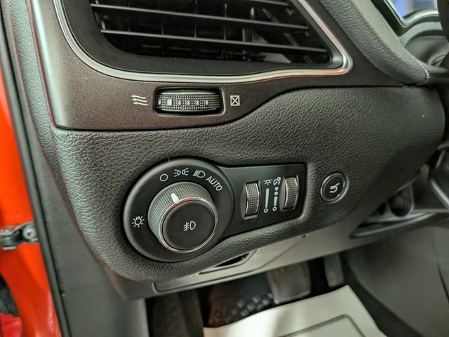 Used 2021 Jeep Cherokee Trailhawk w/ Premium Leather Package AWD/4WD image 20