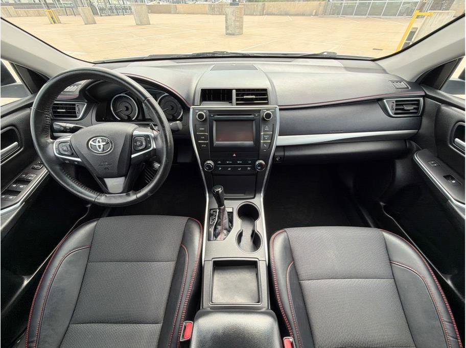 Used 2016 Toyota Camry SE FWD image 17