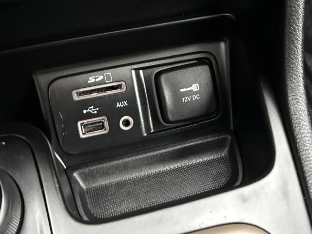 Used 2017 Jeep Cherokee Limited image 17