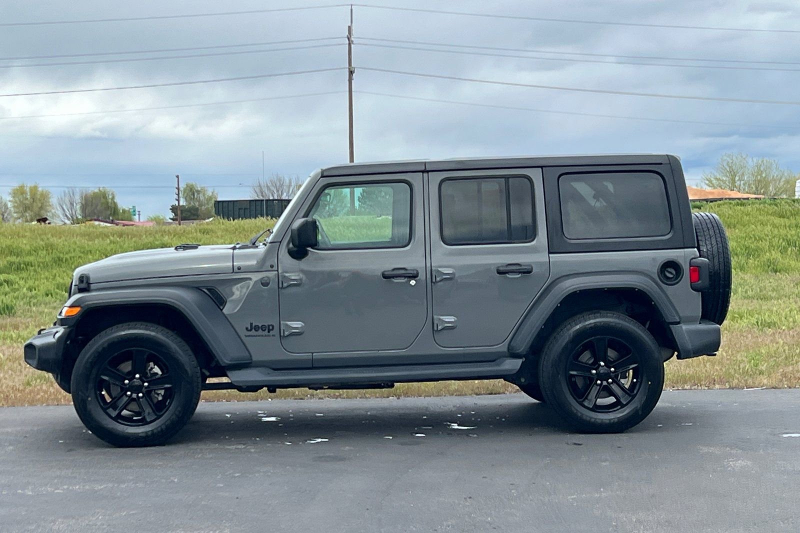 Used 2023 Jeep Wrangler Sport image 7