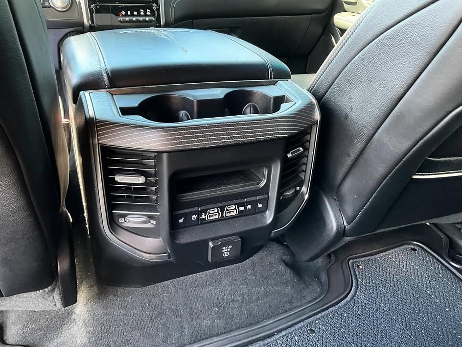 Used 2020 RAM 1500 Limited w/ Black Appearance Package AWD/4WD image 32