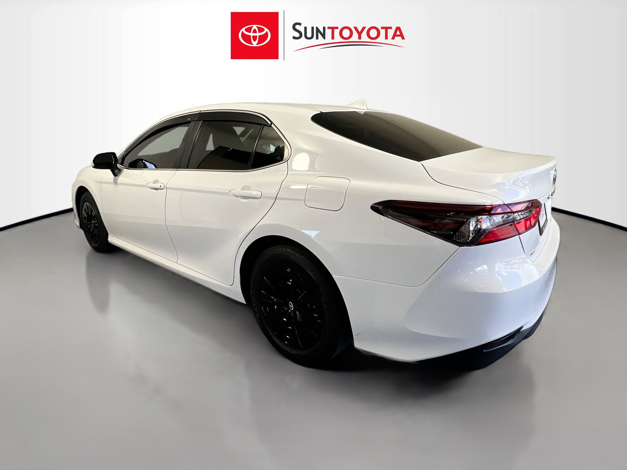 Used 2022 Toyota Camry LE image 6