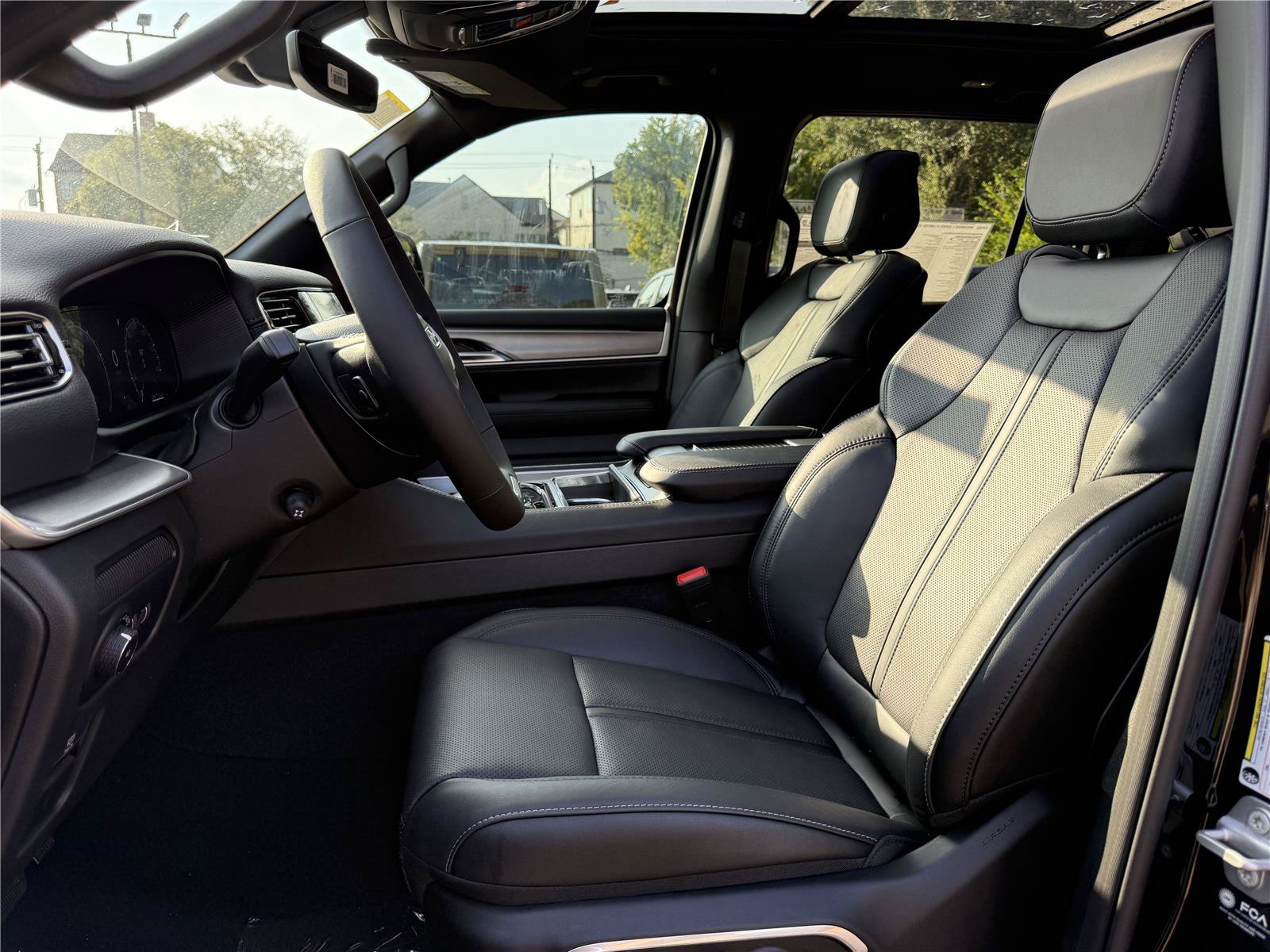 New 2025 Jeep Wagoneer L Series II AWD/4WD image 14