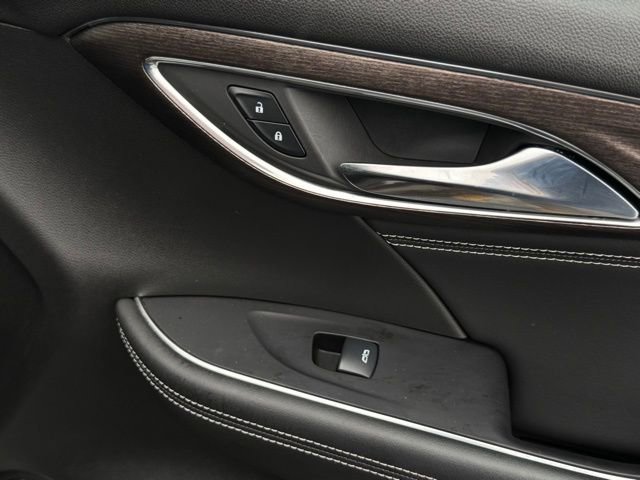 Used 2022 Buick Envision Avenir w/ Technology Package II image 17