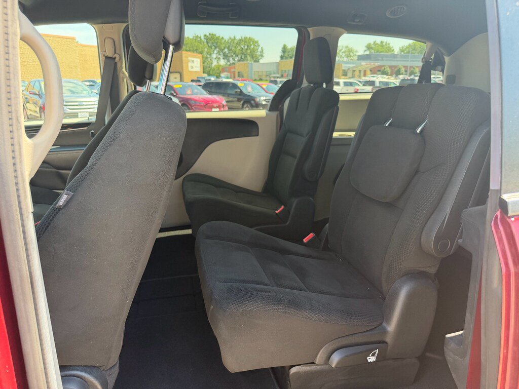 Used 2017 Dodge Grand Caravan SE FWD image 8