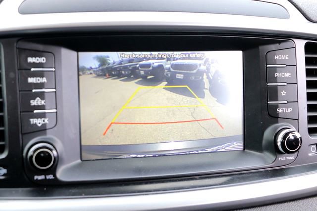 Used 2020 Kia Sorento S image 17