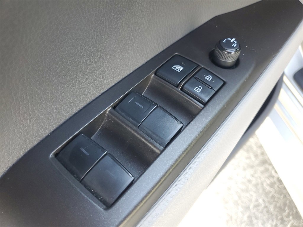 Used 2023 Toyota Camry SE image 18
