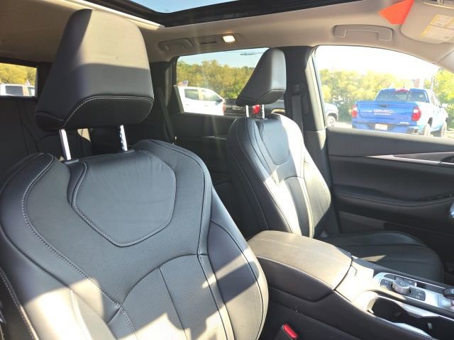 Used 2023 INFINITI QX60 Luxe image 47