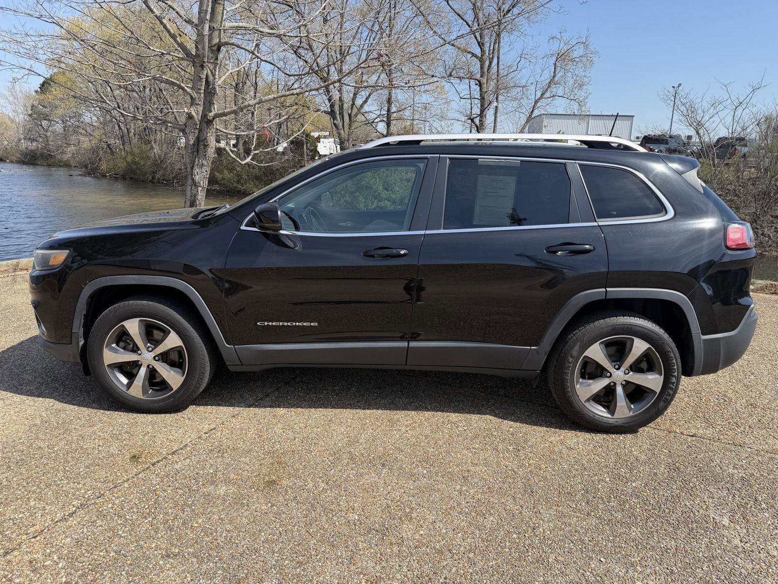 Used 2019 Jeep Cherokee Limited image 6