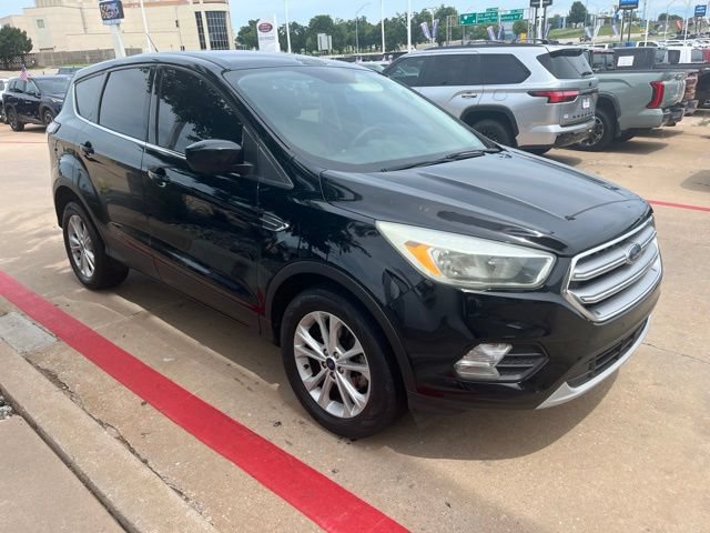 Used 2017 Ford Escape SE FWD image 4