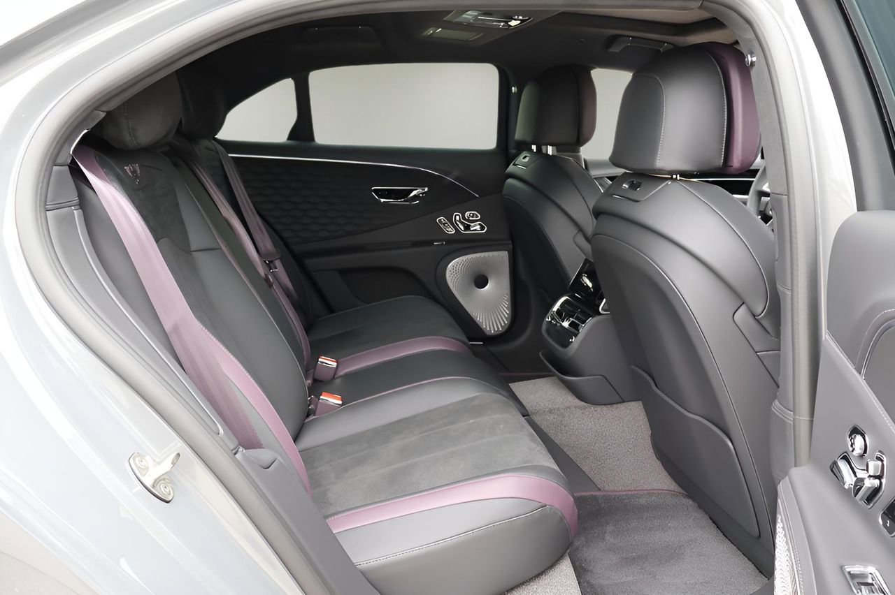 New 2025 Bentley Flying Spur Plug-In Hybrid image 17