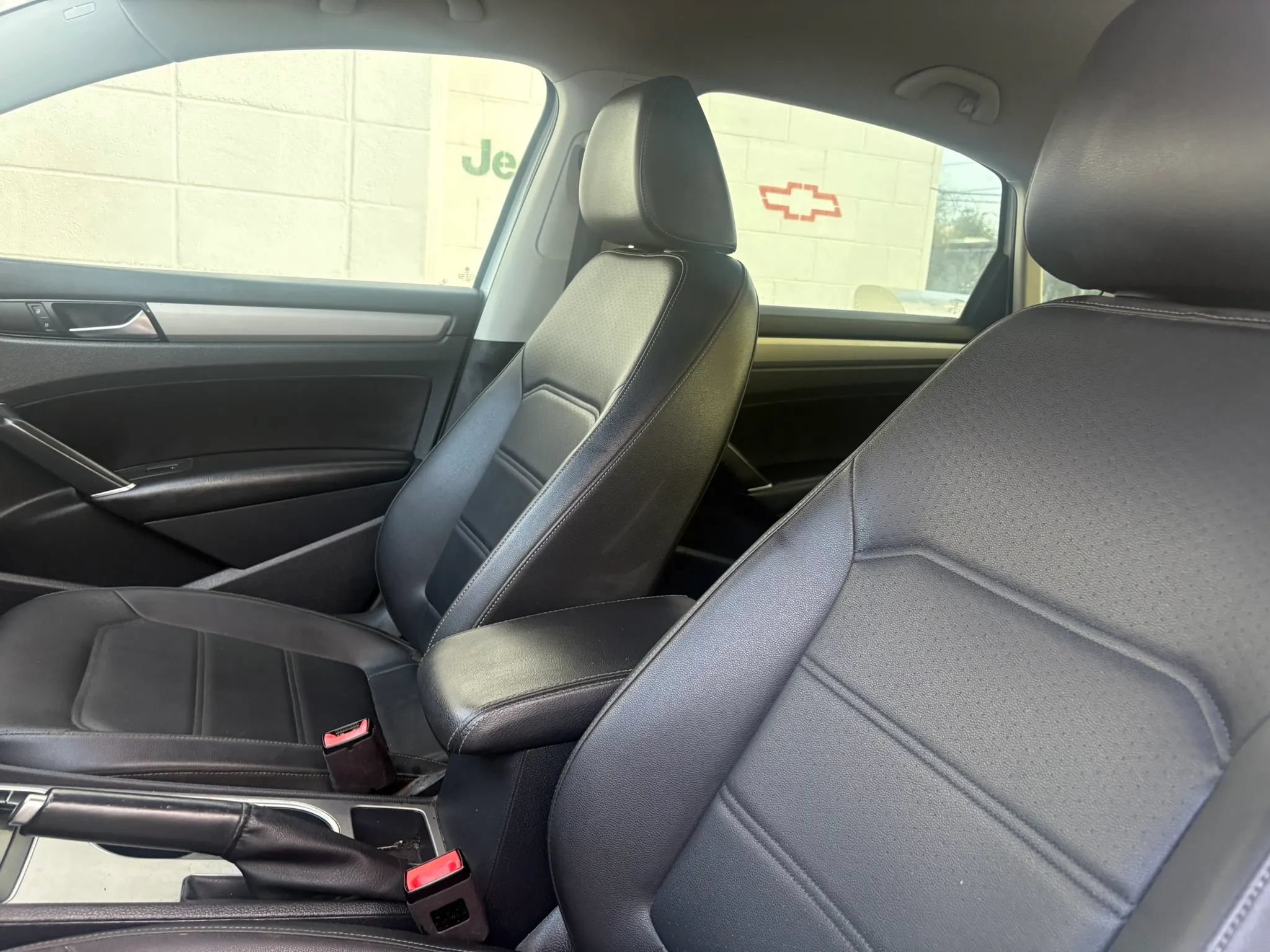 Used 2020 Volkswagen Passat 2.0T SE FWD image 10