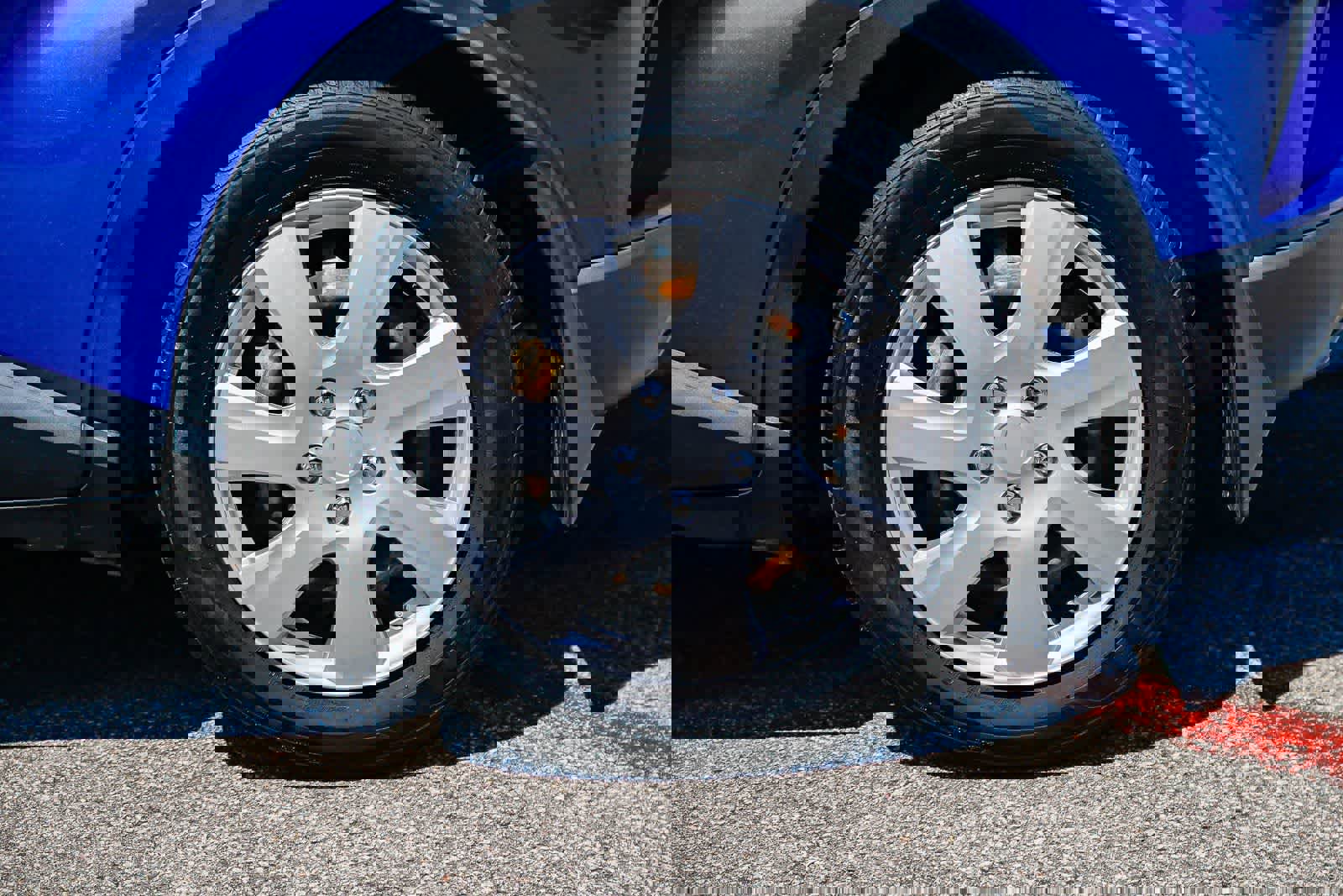 Used 2020 Toyota C-HR LE image 8