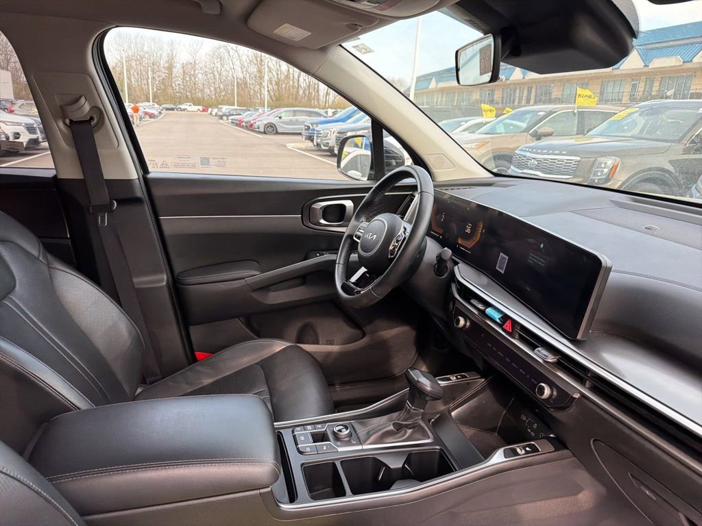 Used 2024 Kia Sorento S image 14