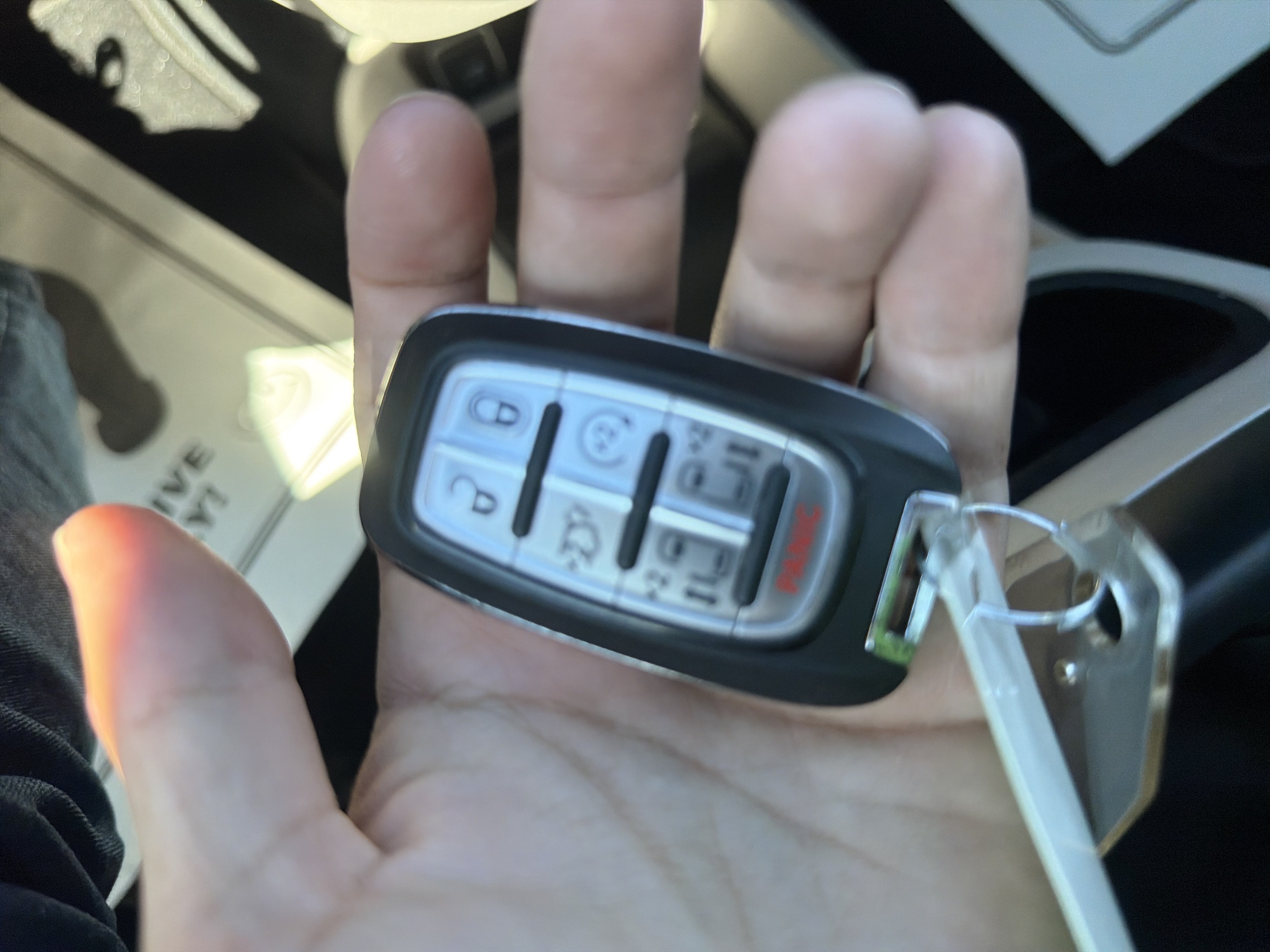 Used 2024 Chrysler Pacifica Limited FWD image 32