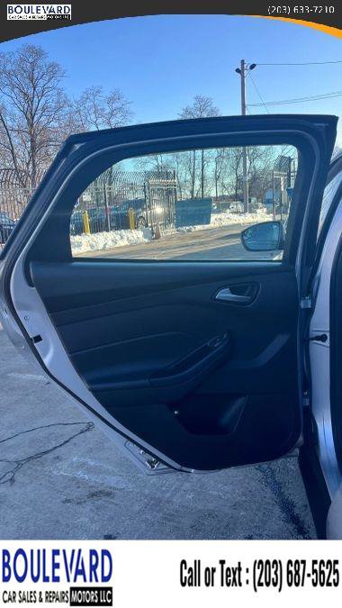 Used 2013 Ford Focus SE FWD image 12