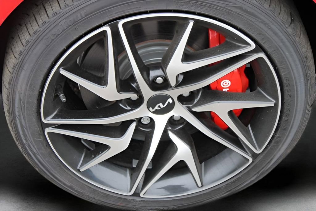 Used 2023 Kia Stinger GT-Line w/ Sun & Sound Package image 32