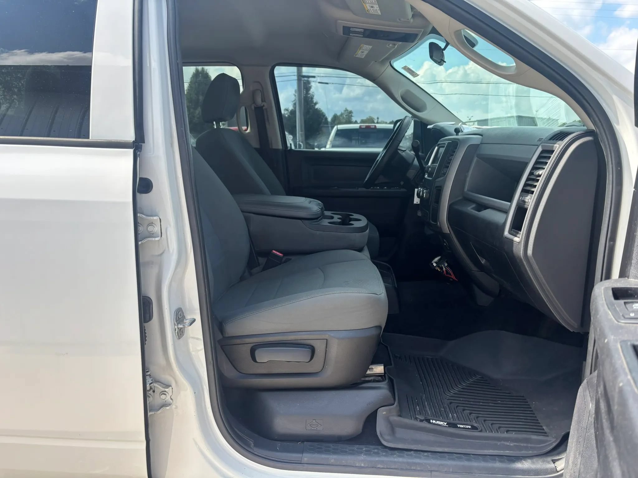 Used 2017 RAM 2500 Tradesman w/ Chrome Appearance Group AWD/4WD image 16