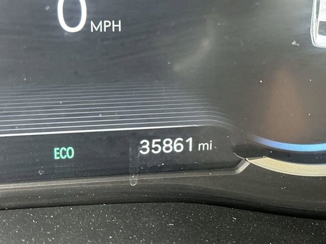 Used 2023 Genesis G70 2.0T image 12