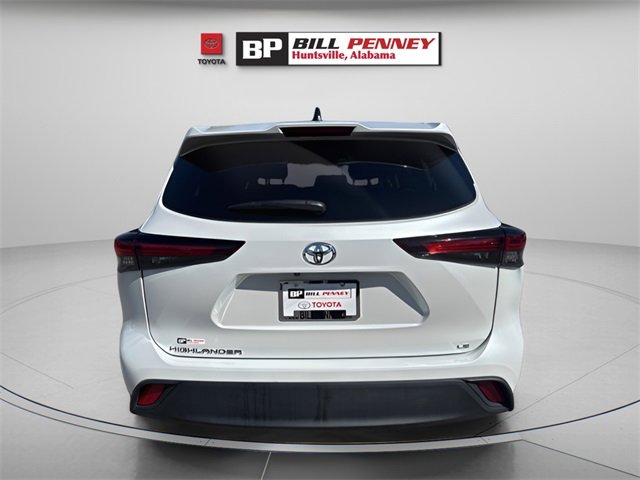 Used 2024 Toyota Highlander LE image 4