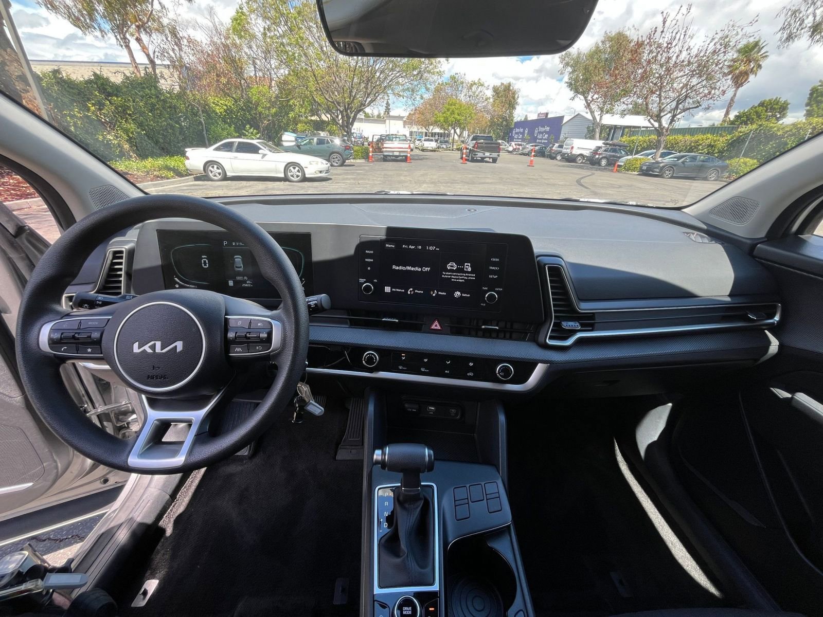 Used 2025 Kia Sportage LX FWD image 32