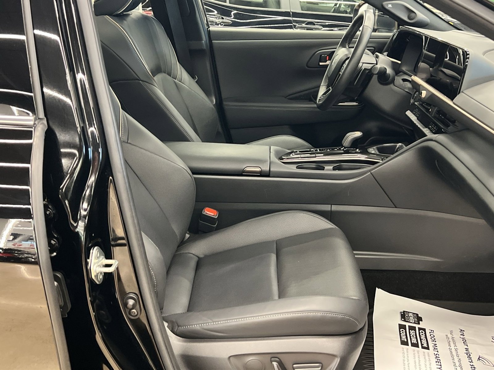 Used 2025 Toyota Crown Platinum AWD/4WD image 24