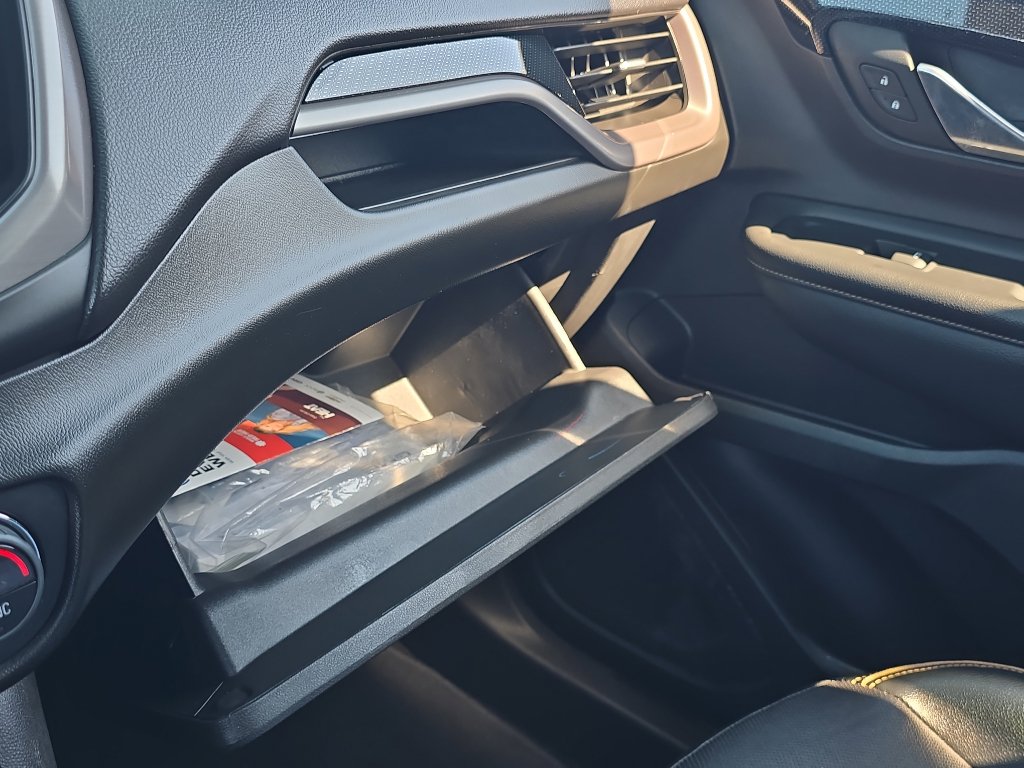 Used 2023 GMC Terrain AT4 image 30