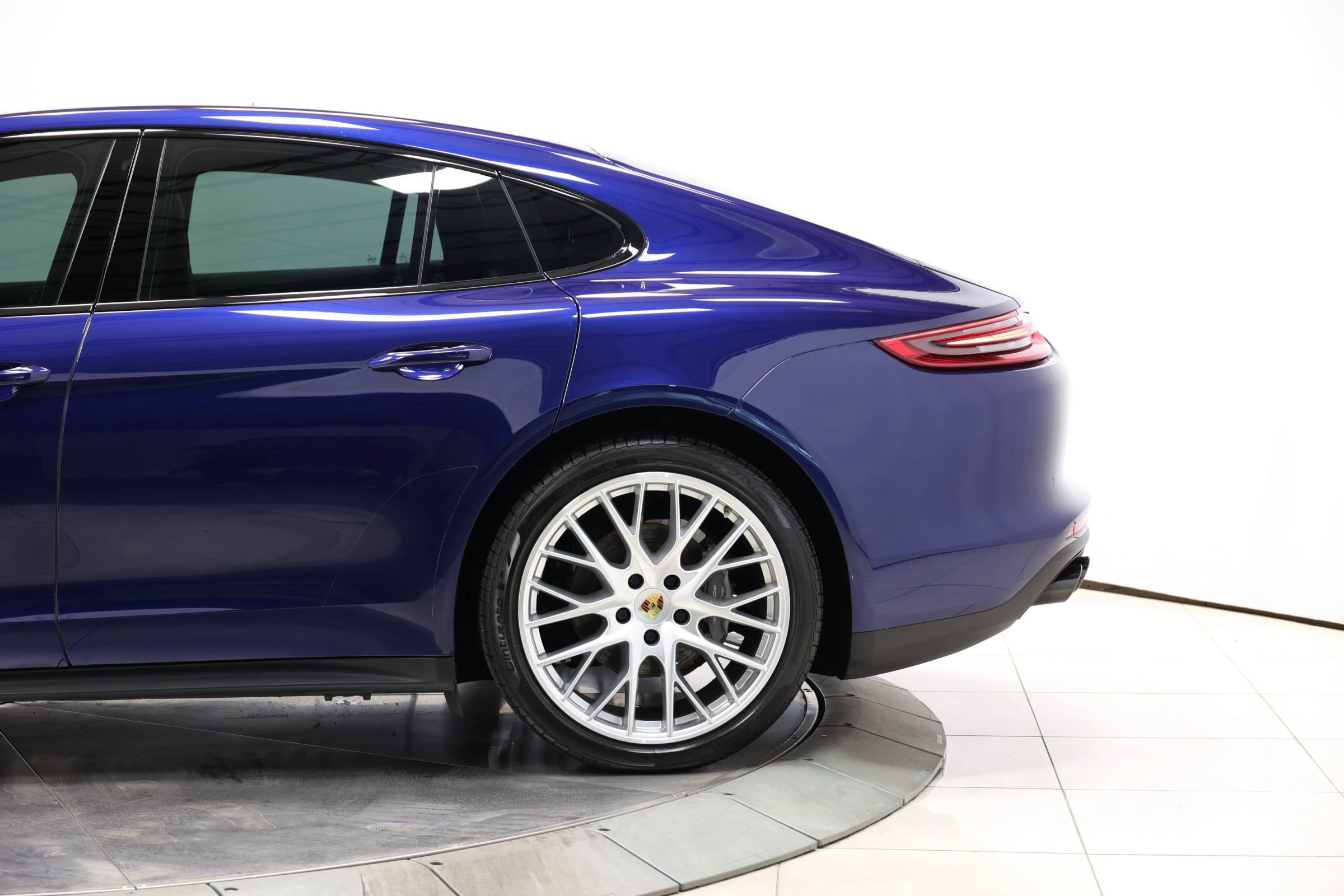 Used 2020 Porsche Panamera AWD/4WD image 10