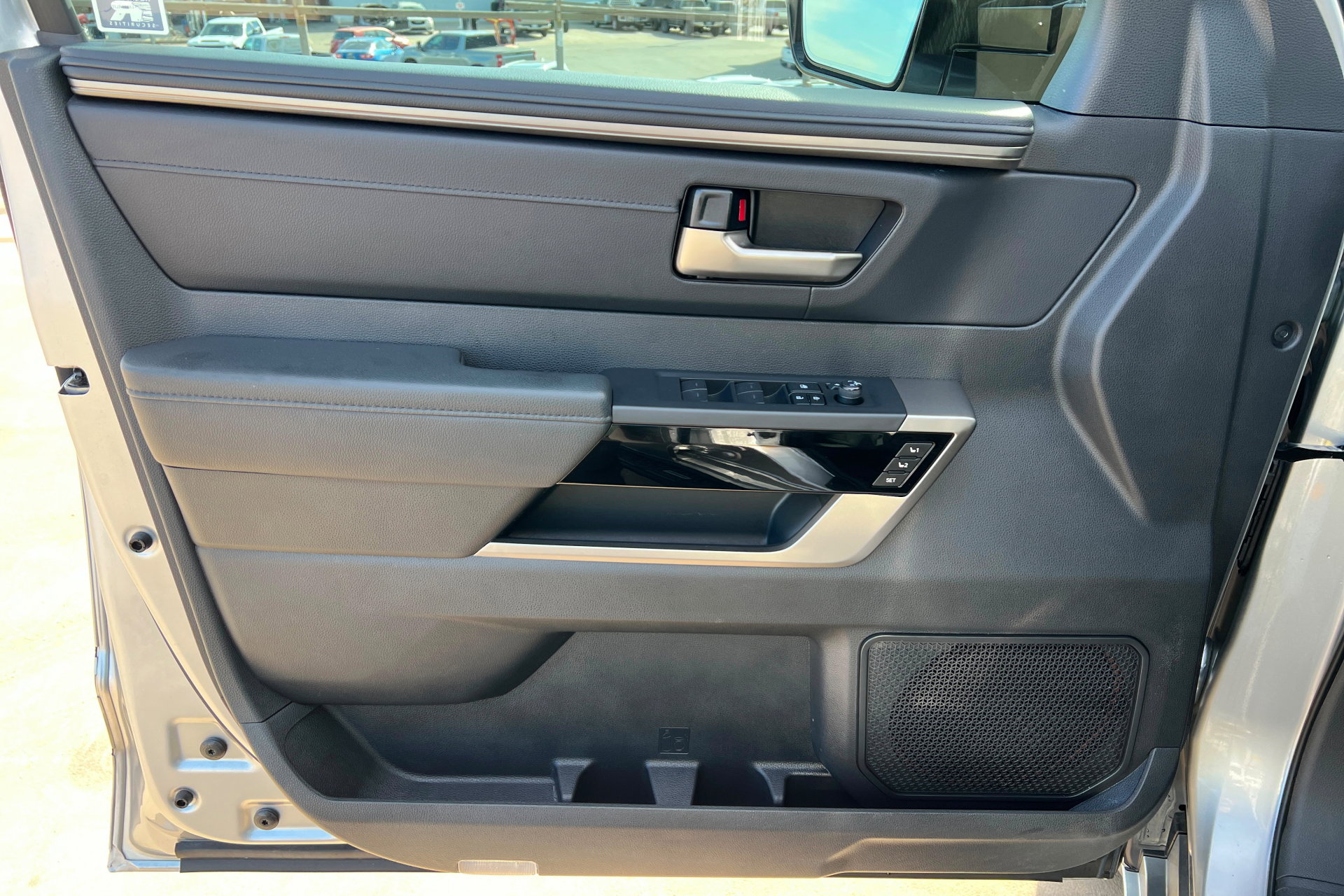 Used 2024 Toyota Tundra Limited AWD/4WD image 15