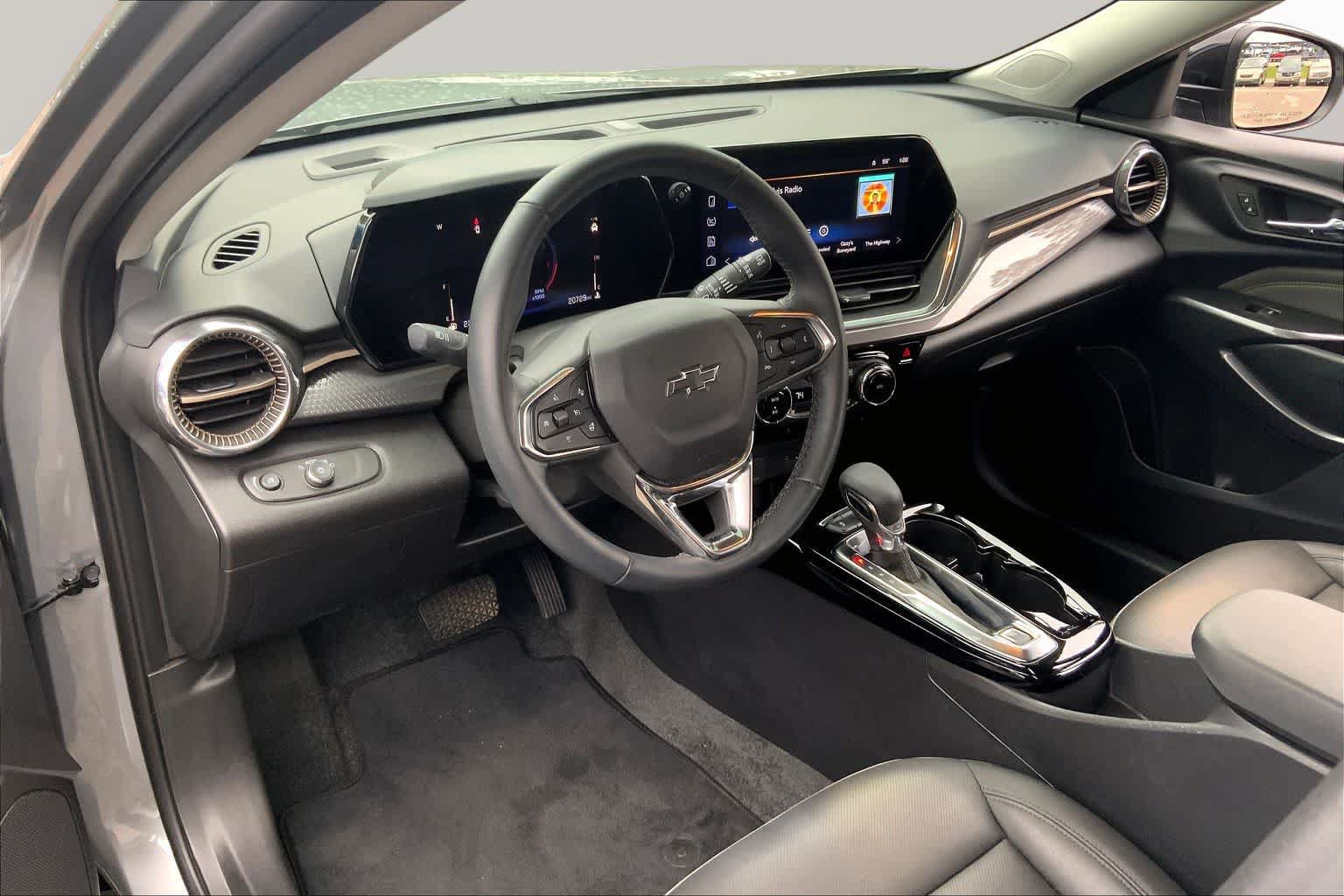 Used 2025 Chevrolet Trax ACTIV w/ Driver Confidence Package FWD image 18