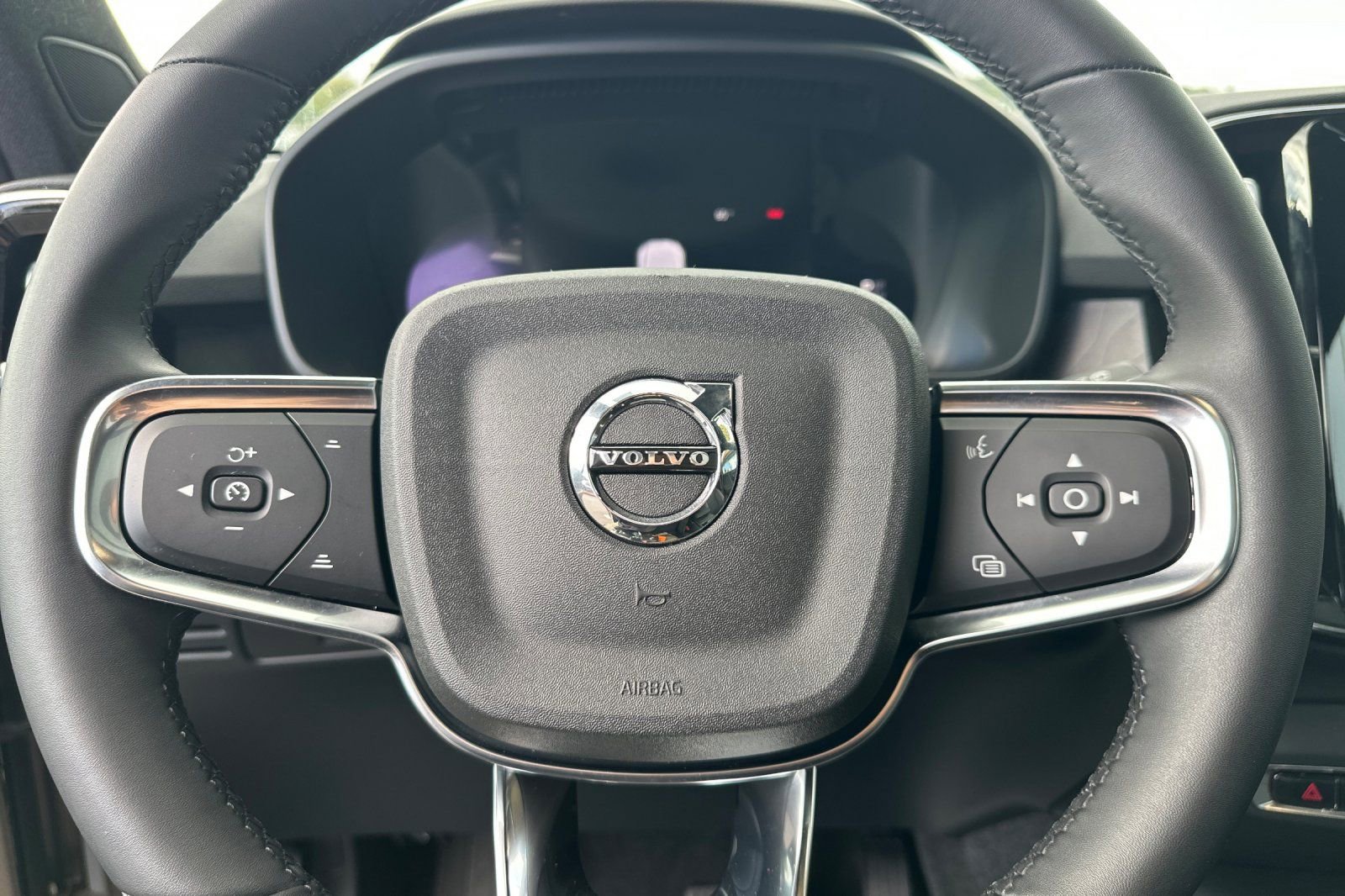 Used 2023 Volvo XC40 Recharge Ultimate w/ Protection Package Premier image 25