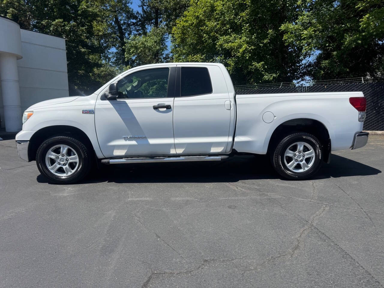Used 2013 Toyota Tundra 4x4 Double Cab w/ SR5 Pkg image 2