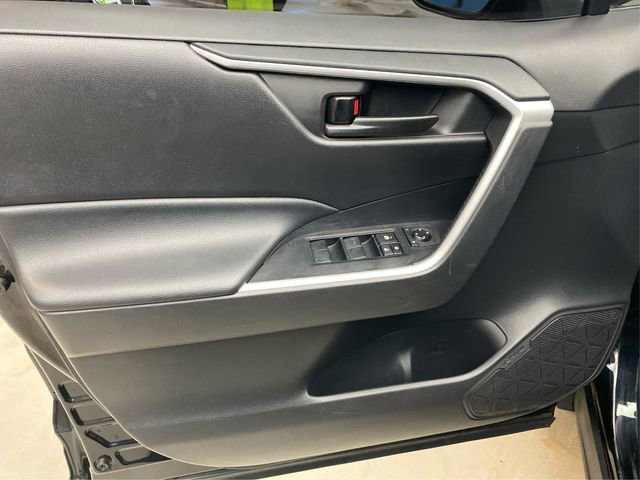 Used 2021 Toyota RAV4 LE image 25
