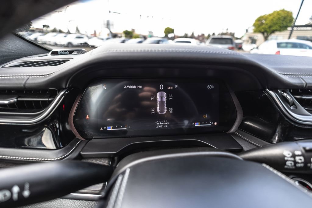 Used 2023 Jeep Grand Cherokee Overland w/ Rear Seat Video Group I AWD/4WD image 13