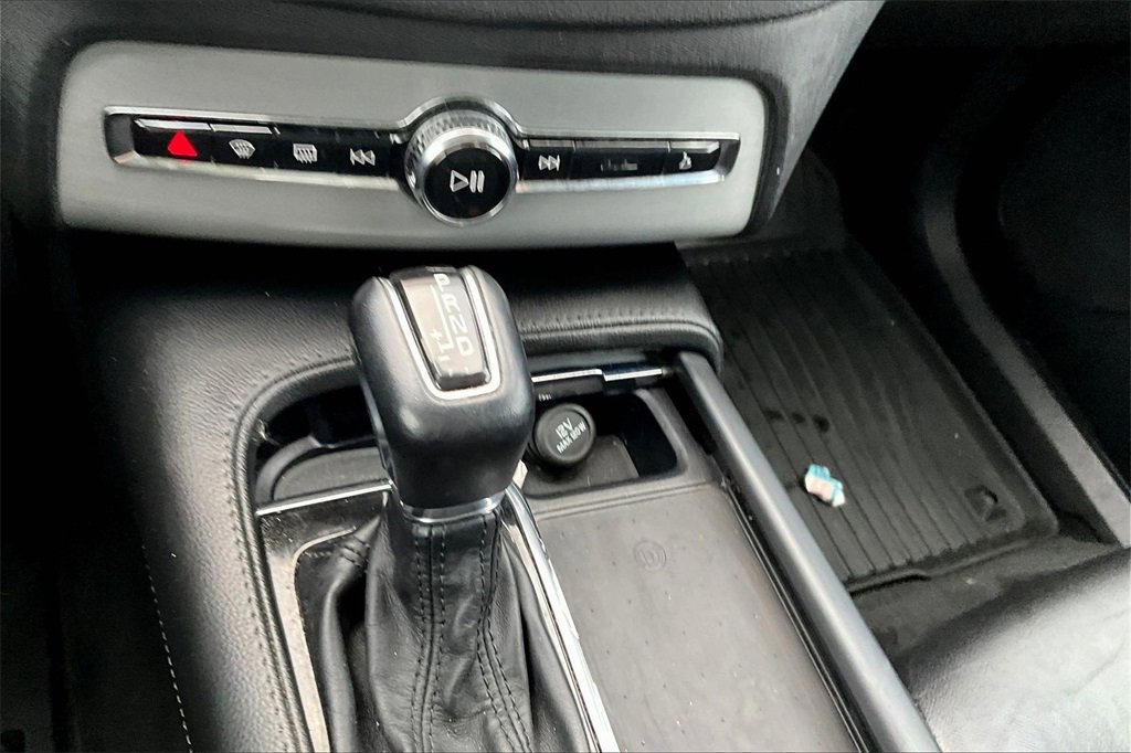 Used 2021 Volvo XC90 T5 Momentum w/ Protection Package Premier image 30