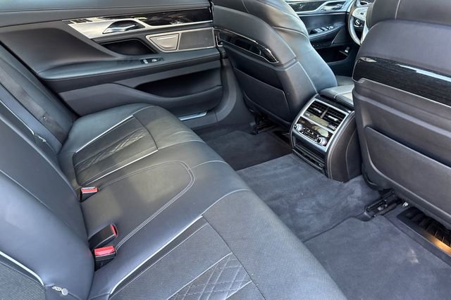 Used 2019 BMW 750i RWD image 18