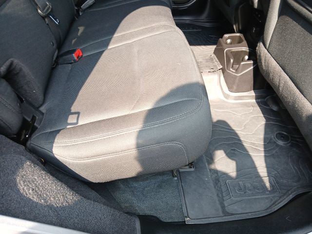 Used 2018 Jeep Wrangler Unlimited Sahara AWD/4WD image 43