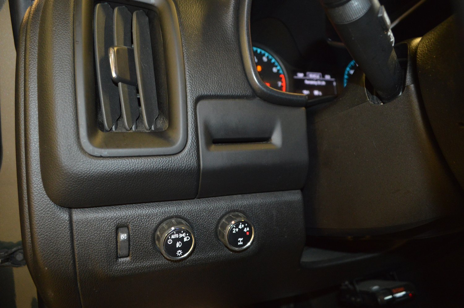 Used 2015 Chevrolet Colorado LT w/ Luxury Package AWD/4WD image 16