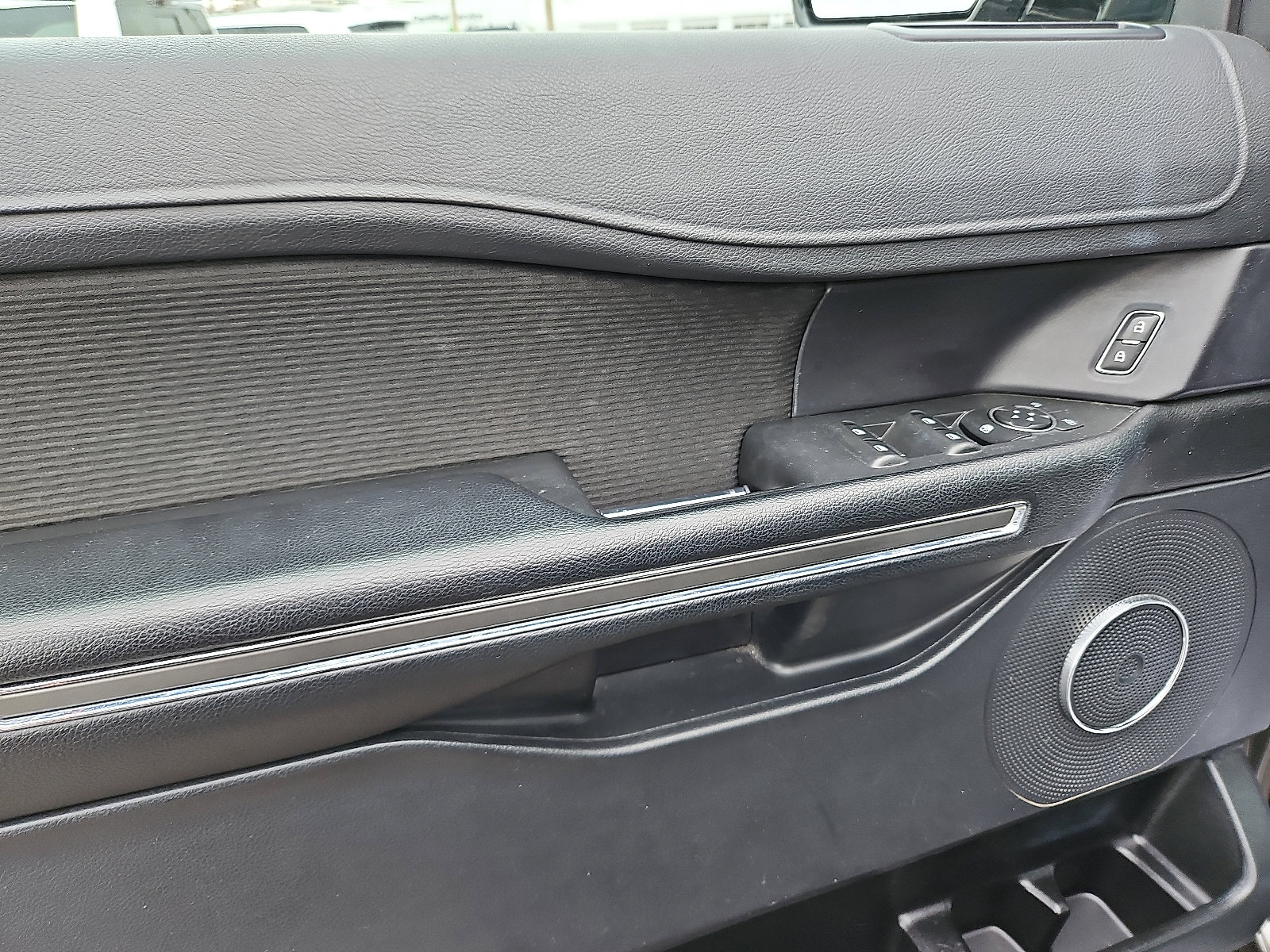 Used 2020 Ford Expedition XLT image 12