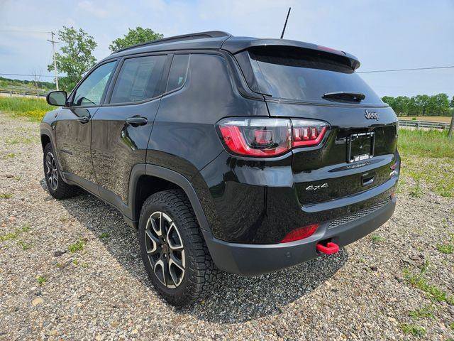 Used 2025 Jeep Compass Trailhawk AWD/4WD image 5
