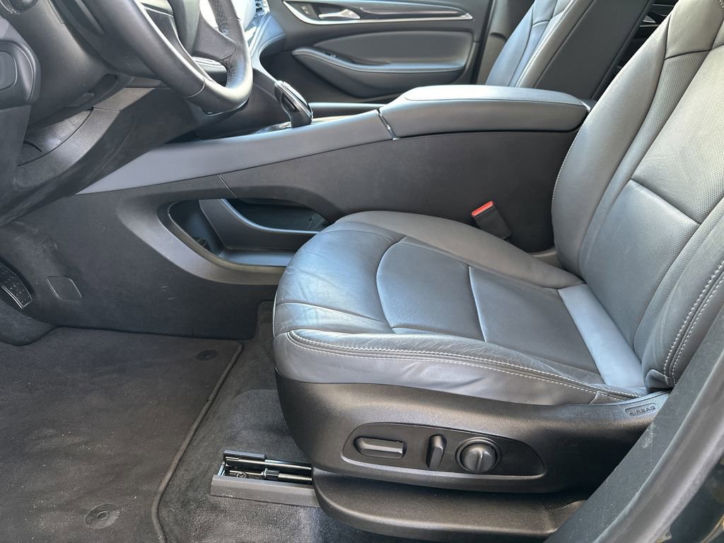 Used 2021 Buick Enclave Essence FWD image 13